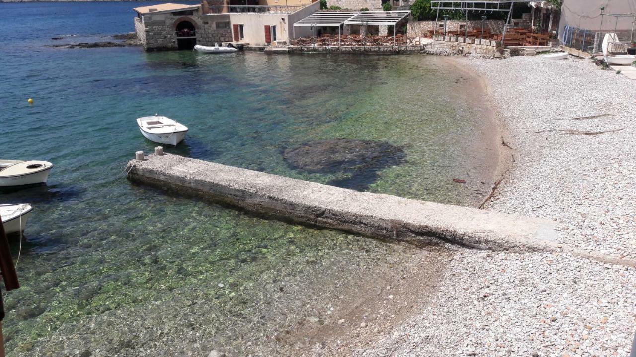 Anka'S Beach Komiža Exterior foto